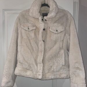 LEVI’S Women’s Faux Fur Cream Trucker Jacket